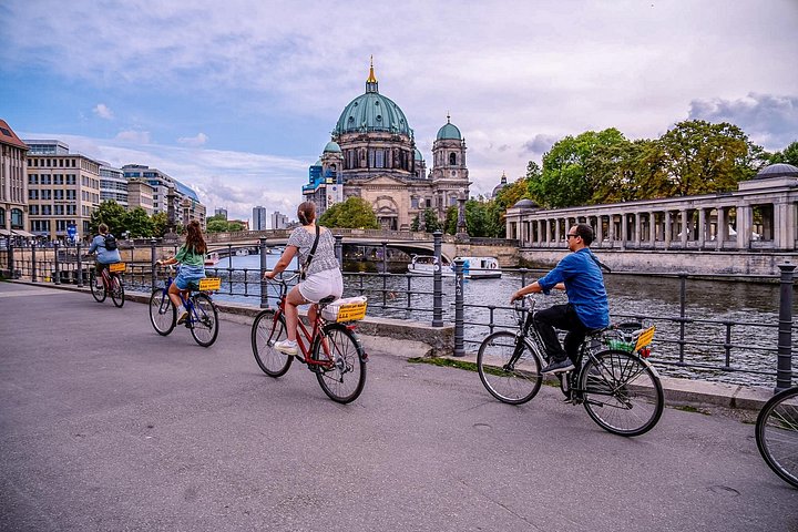 En guidet cykeltur, der udforsker Berlins berømte vartegn og historiske steder, foto 12 | wizardtrip
