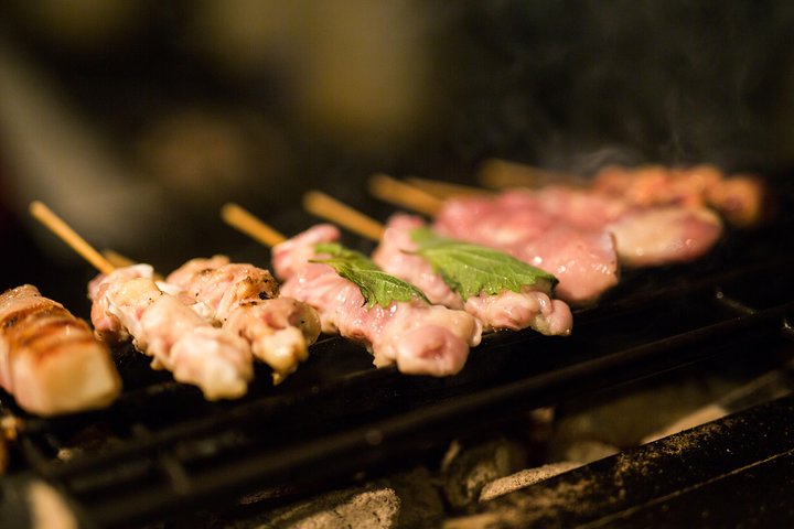 Erleben Sie Tokios pulsierendes Nachtleben und kulinarische Szene auf einer Shinjuku Izakaya Food Tour mit lokalen Gerichten und Getränken, Foto 8 | wizardtrip
