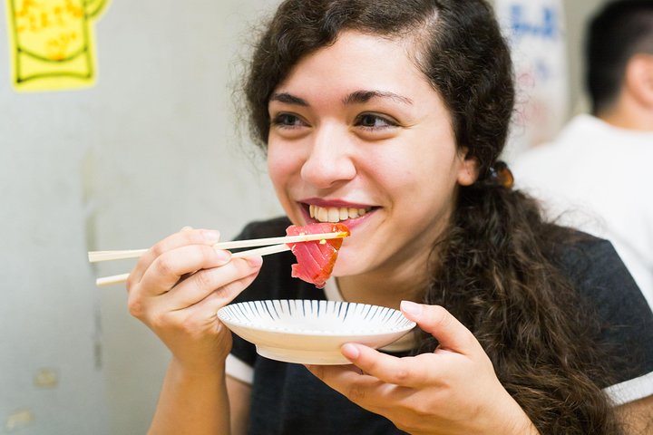 Erleben Sie Tokios pulsierendes Nachtleben und kulinarische Szene auf einer Shinjuku Izakaya Food Tour mit lokalen Gerichten und Getränken, Foto 9 | wizardtrip