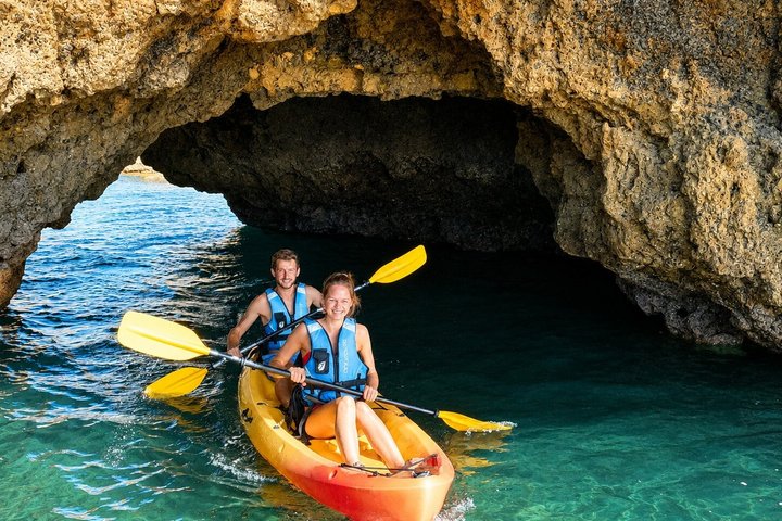 Kayak le long de la côte pittoresque d'Albufeira, exploration de grottes marines et de plages secrètes, photo 6 | wizardtrip