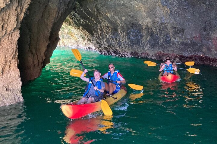 Kayak le long de la côte pittoresque d'Albufeira, exploration de grottes marines et de plages secrètes, photo 8 | wizardtrip