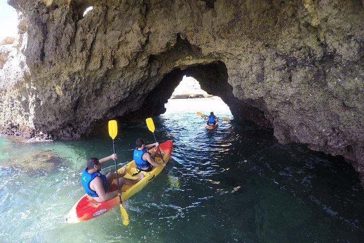 Kayak le long de la côte pittoresque d'Albufeira, exploration de grottes marines et de plages secrètes, photo 14 | wizardtrip