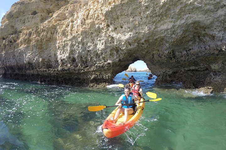 Kayak le long de la côte pittoresque d'Albufeira, exploration de grottes marines et de plages secrètes, photo 16 | wizardtrip