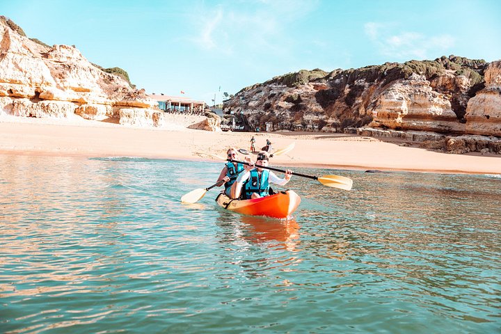Kayak le long de la côte pittoresque d'Albufeira, exploration de grottes marines et de plages secrètes, photo 18 | wizardtrip