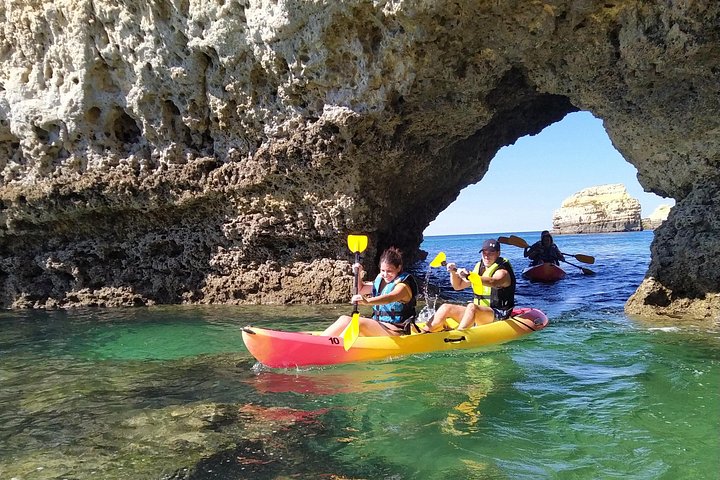 Kayak le long de la côte pittoresque d'Albufeira, exploration de grottes marines et de plages secrètes, photo 21 | wizardtrip