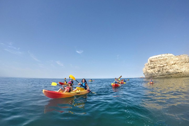 Kayak le long de la côte pittoresque d'Albufeira, exploration de grottes marines et de plages secrètes, photo 22 | wizardtrip