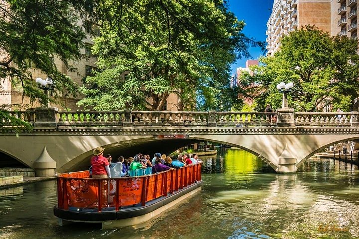 アラモ、リバーウォーククルーズ、タワー・オブ・ジ・アメリカスの景色を含むサンアントニオシティツアー、写真6 | wizardtrip