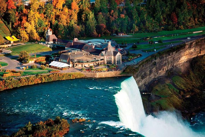 Luxuriöse Niagara-Fälle-Tour in kleiner Gruppe ab Toronto mit Hornblower-Bootsfahrt | wizardtrip