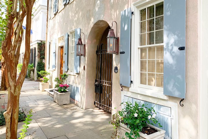Visite guidée à pied explorant les rues charmantes de Charleston, Rainbow Row et Battery, photo 6 | wizardtrip