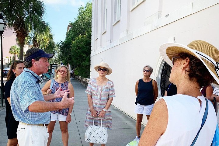 Visite guidée à pied explorant les rues charmantes de Charleston, Rainbow Row et Battery, photo 7 | wizardtrip