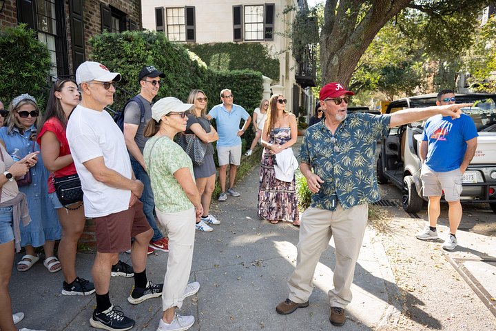 Visite guidée à pied explorant les rues charmantes de Charleston, Rainbow Row et Battery, photo 8 | wizardtrip