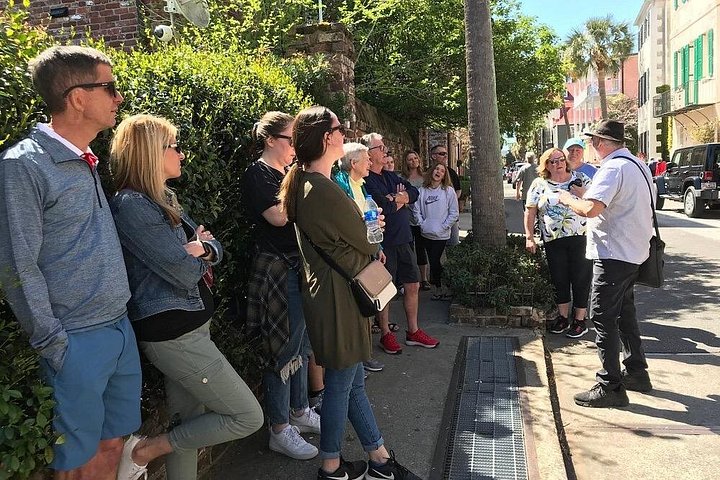 Visite guidée à pied explorant les rues charmantes de Charleston, Rainbow Row et Battery, photo 17 | wizardtrip