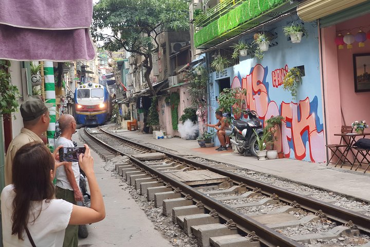 Vintage motorsykkel-tur i Hanoi som utforsker mat, kultur og byens severdigheter, foto 8 | wizardtrip