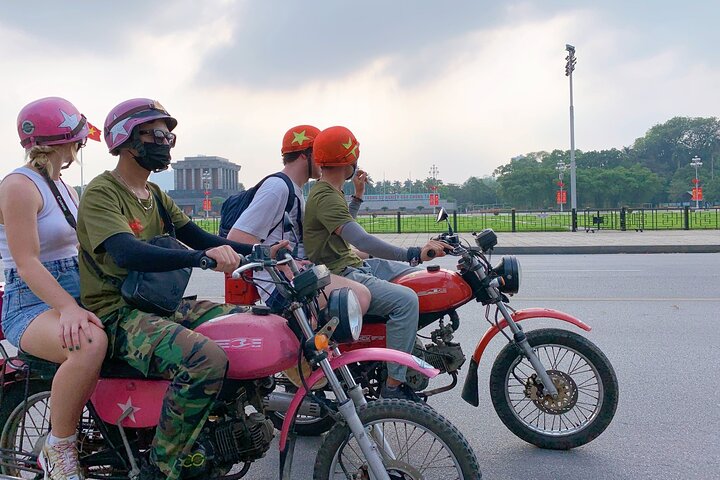 Vintage motorsykkel-tur i Hanoi som utforsker mat, kultur og byens severdigheter, foto 9 | wizardtrip