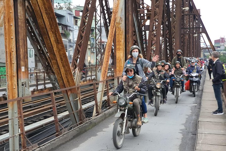 Vintage motorsykkel-tur i Hanoi som utforsker mat, kultur og byens severdigheter, foto 11 | wizardtrip