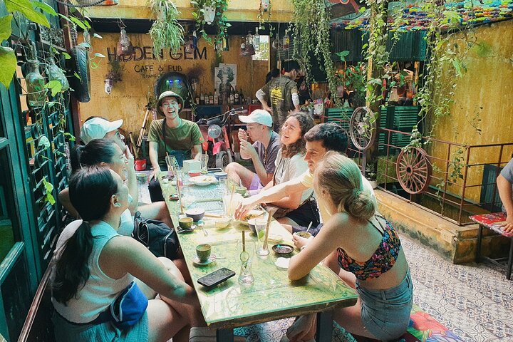 Vintage motorsykkel-tur i Hanoi som utforsker mat, kultur og byens severdigheter, foto 12 | wizardtrip