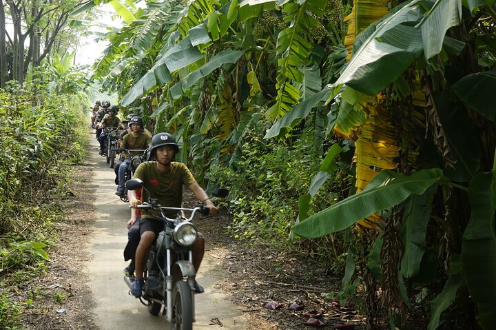 Vintage motorsykkel-tur i Hanoi som utforsker mat, kultur og byens severdigheter, foto 16 | wizardtrip