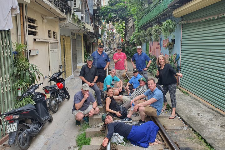 Vintage motorsykkel-tur i Hanoi som utforsker mat, kultur og byens severdigheter, foto 26 | wizardtrip