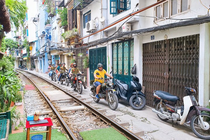 Vintage motorsykkel-tur i Hanoi som utforsker mat, kultur og byens severdigheter, foto 29 | wizardtrip