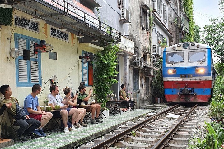 Vintage motorsykkel-tur i Hanoi som utforsker mat, kultur og byens severdigheter, foto 37 | wizardtrip