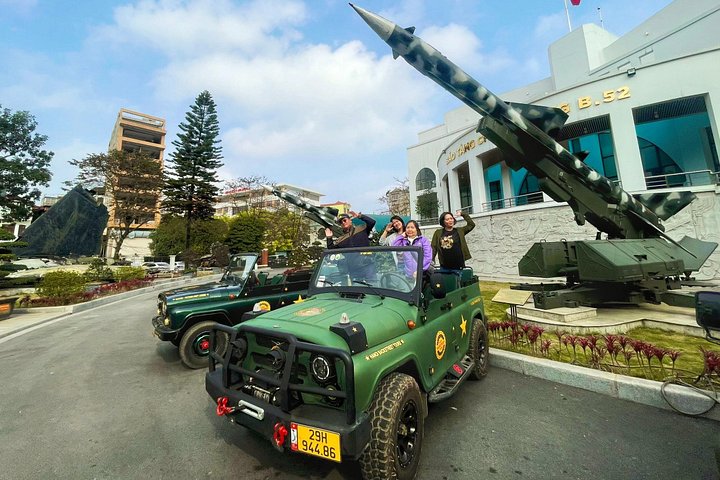 Utforska Hanois höjdpunkter och dolda pärlor på en vintage arméjeep-tur, upptäck lokalt liv och ikoniska landmärken, foto 8 | wizardtrip