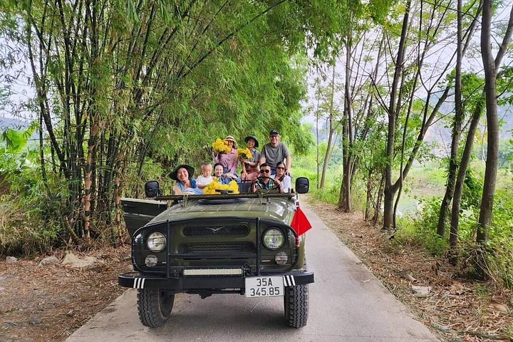 Scenic boat ride through limestone karsts and rice paddies in Ninh Binh, Vietnam, photo 23 | wizardtrip
