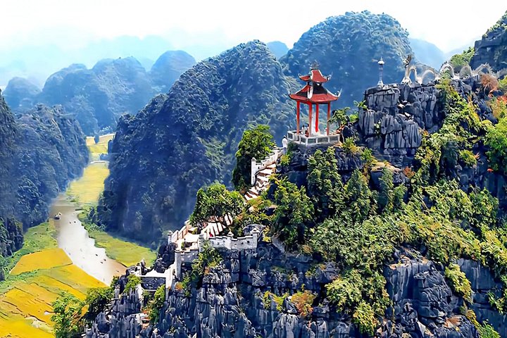 Scenic boat ride through limestone karsts and rice paddies in Ninh Binh, Vietnam, photo 36 | wizardtrip
