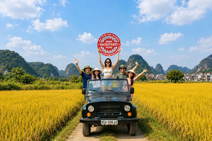 Scenic boat ride through limestone karsts and rice paddies in Ninh Binh, Vietnam, photo 42 | wizardtrip