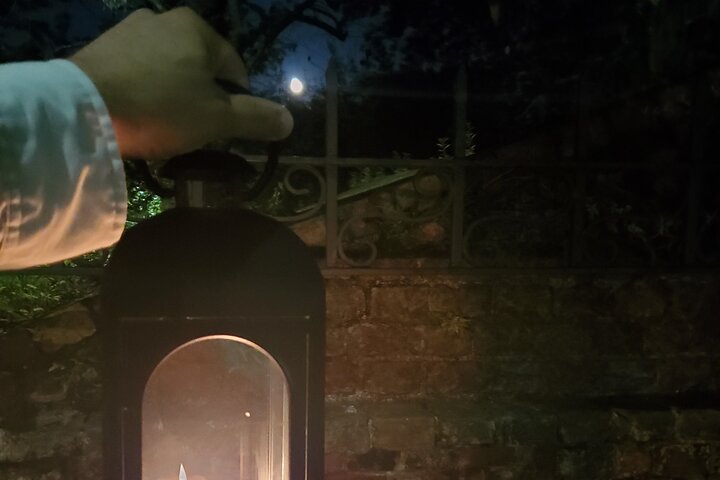 Um passeio fantasma a pé à luz de velas explorando as praças históricas de Savannah e lendas assombradas, foto 10 | wizardtrip