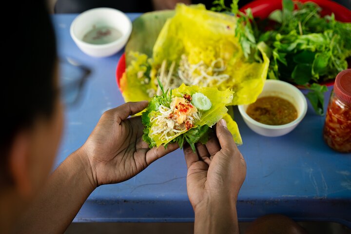 Tour Culinaire Ultime à Phnom Penh en Tuk-Tuk : 20 Dégustations et Boissons | wizardtrip