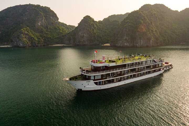 3 Day/2 Night Halong-Lan Ha Bay 5 Star Cruise with Balcony Cabin | wizardtrip