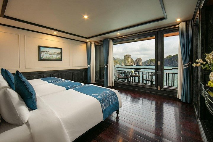Luxe 5-sterren cruise die door de prachtige kalkstenen karstgebergtes van Ha Long Bay en Lan Ha Bay, Vietnam vaart, foto 23 | wizardtrip