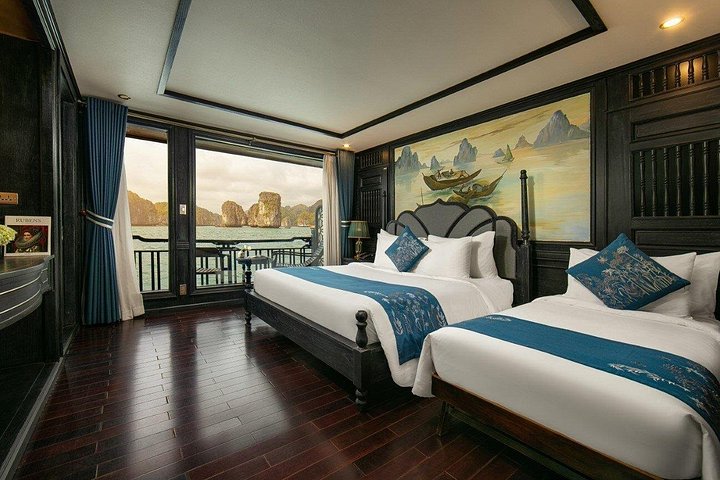 Luxe 5-sterren cruise die door de prachtige kalkstenen karstgebergtes van Ha Long Bay en Lan Ha Bay, Vietnam vaart, foto 39 | wizardtrip