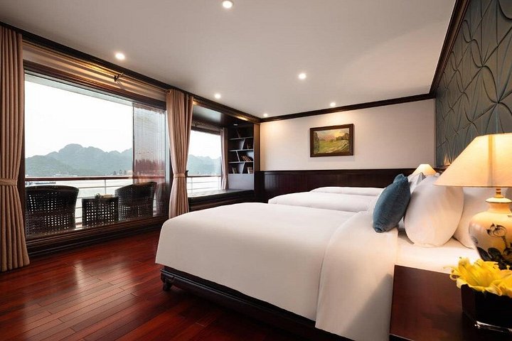 Luxe 5-sterren cruise die door de prachtige kalkstenen karstgebergtes van Ha Long Bay en Lan Ha Bay, Vietnam vaart, foto 49 | wizardtrip
