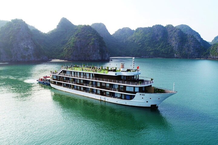 Découvrez la beauté naturelle époustouflante du Vietnam avec un circuit de 3 jours comprenant les paysages de Ninh Binh et une croisière de luxe dans les baies d'Halong et de Lan Ha, photo 9 | wizardtrip