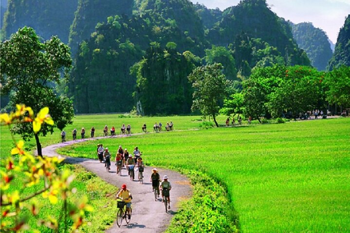 Découvrez la beauté naturelle époustouflante du Vietnam avec un circuit de 3 jours comprenant les paysages de Ninh Binh et une croisière de luxe dans les baies d'Halong et de Lan Ha, photo 15 | wizardtrip