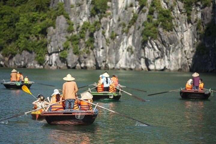 Découvrez la beauté naturelle époustouflante du Vietnam avec un circuit de 3 jours comprenant les paysages de Ninh Binh et une croisière de luxe dans les baies d'Halong et de Lan Ha, photo 17 | wizardtrip