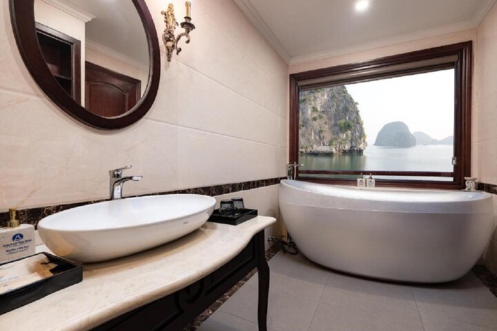 Découvrez la beauté naturelle époustouflante du Vietnam avec un circuit de 3 jours comprenant les paysages de Ninh Binh et une croisière de luxe dans les baies d'Halong et de Lan Ha, photo 36 | wizardtrip