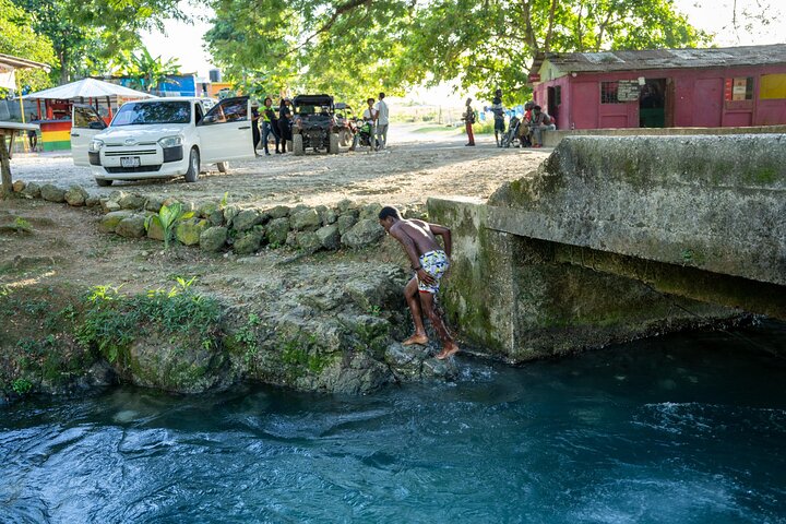 Aventure en quad à travers la campagne jamaïcaine, visite de villages, fermes et piscines naturelles, photo 10 | wizardtrip
