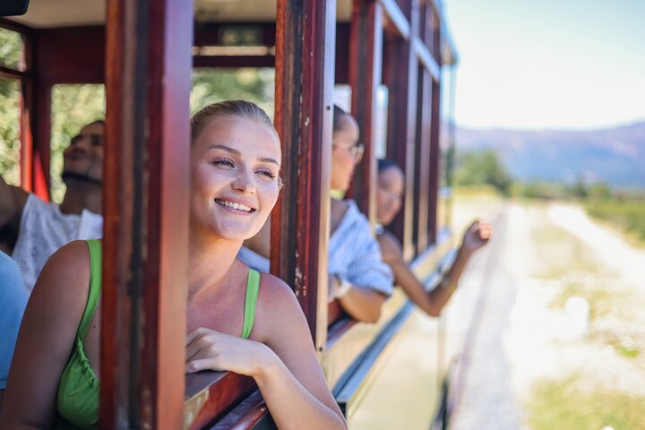 Cape Town Winelands – Franschhoek Wine Tram & Stellenbosch Tur | wizardtrip
