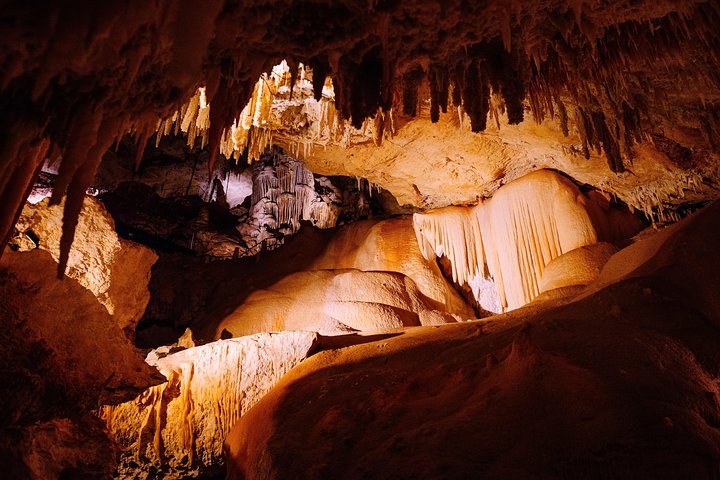 Visite guidée à l'intérieur de la magnifique Jewel Cave, Australie-Occidentale, présentant de superbes stalactites et formations cristallines, photo 7 | wizardtrip