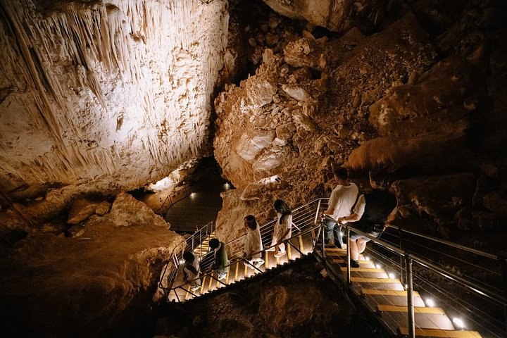 Visite guidée à l'intérieur de la magnifique Jewel Cave, Australie-Occidentale, présentant de superbes stalactites et formations cristallines, photo 9 | wizardtrip