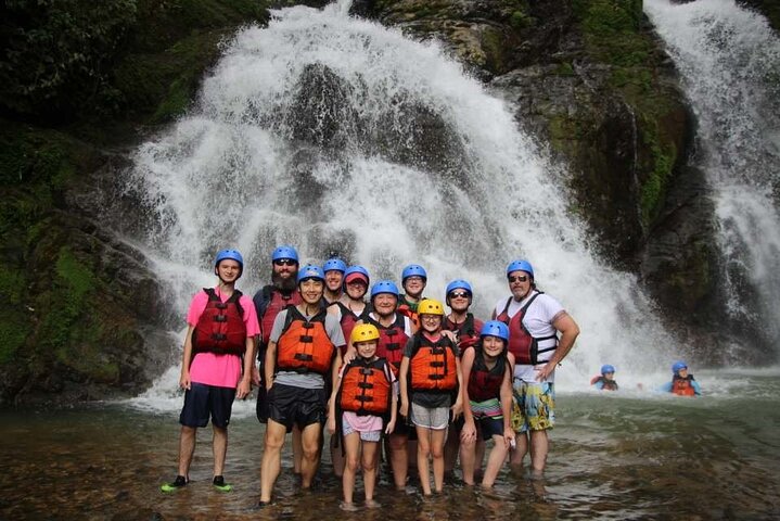 Wildwasser-Rafting Savegre Klasse II-III plus Wasserfall Manuel Antonio | wizardtrip