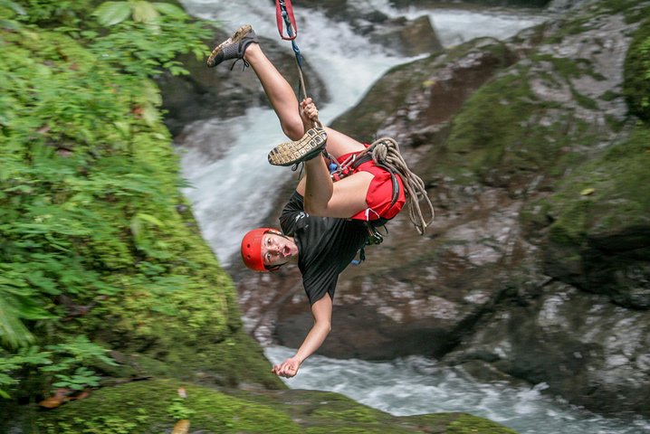 Erleben Sie Ziplining- und Canyoning-Abenteuer durch den Regenwald und die Wasserfälle Costa Ricas, Foto 6 | wizardtrip