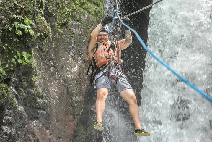 Erleben Sie Ziplining- und Canyoning-Abenteuer durch den Regenwald und die Wasserfälle Costa Ricas, Foto 11 | wizardtrip