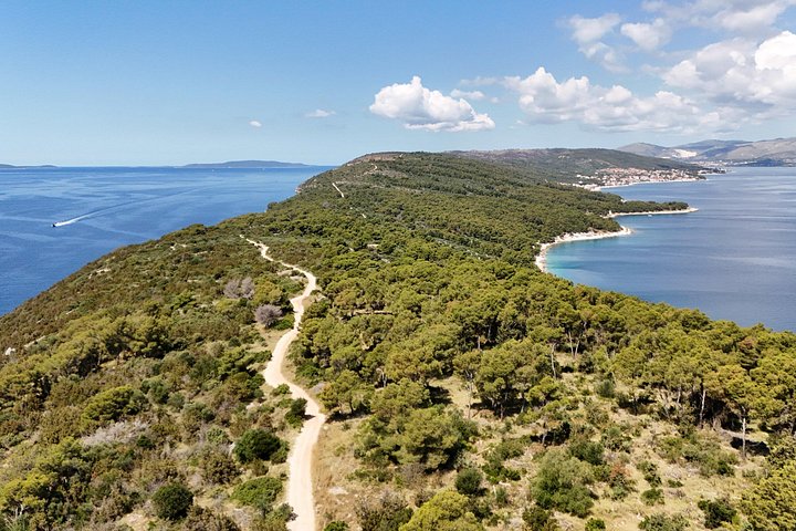 Aventura todoterreno en quad en la isla de Čiovo, Croacia, explorando senderos y miradores, foto 12 | wizardtrip