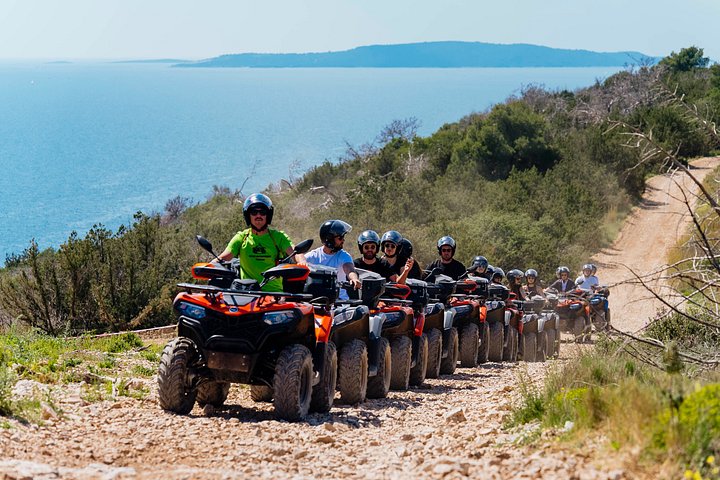 Aventura todoterreno en quad en la isla de Čiovo, Croacia, explorando senderos y miradores, foto 19 | wizardtrip