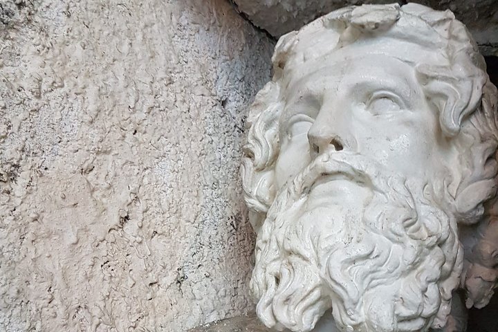 Erkunden Sie das faszinierende Untergrund von Neapel, einschließlich antiker Aquädukte und Bunker aus dem Zweiten Weltkrieg, Foto 8 | wizardtrip