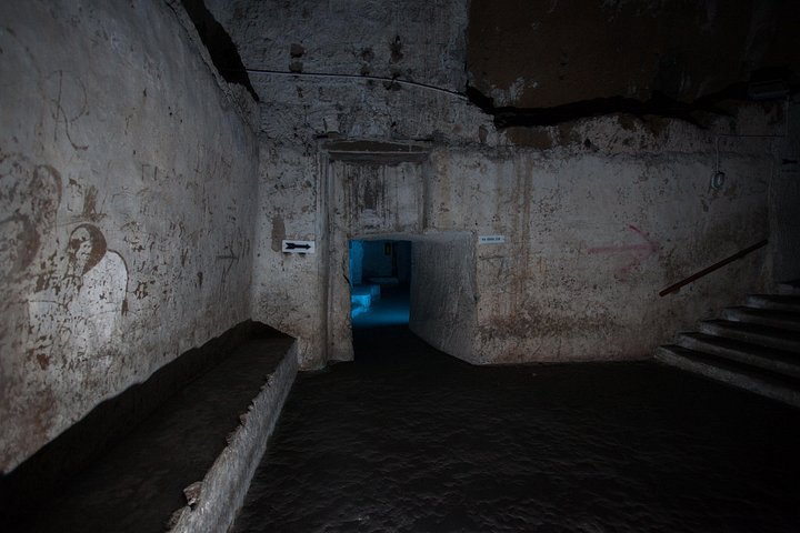 Erkunden Sie das faszinierende Untergrund von Neapel, einschließlich antiker Aquädukte und Bunker aus dem Zweiten Weltkrieg, Foto 15 | wizardtrip