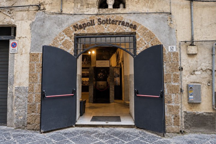 Erkunden Sie das faszinierende Untergrund von Neapel, einschließlich antiker Aquädukte und Bunker aus dem Zweiten Weltkrieg, Foto 16 | wizardtrip